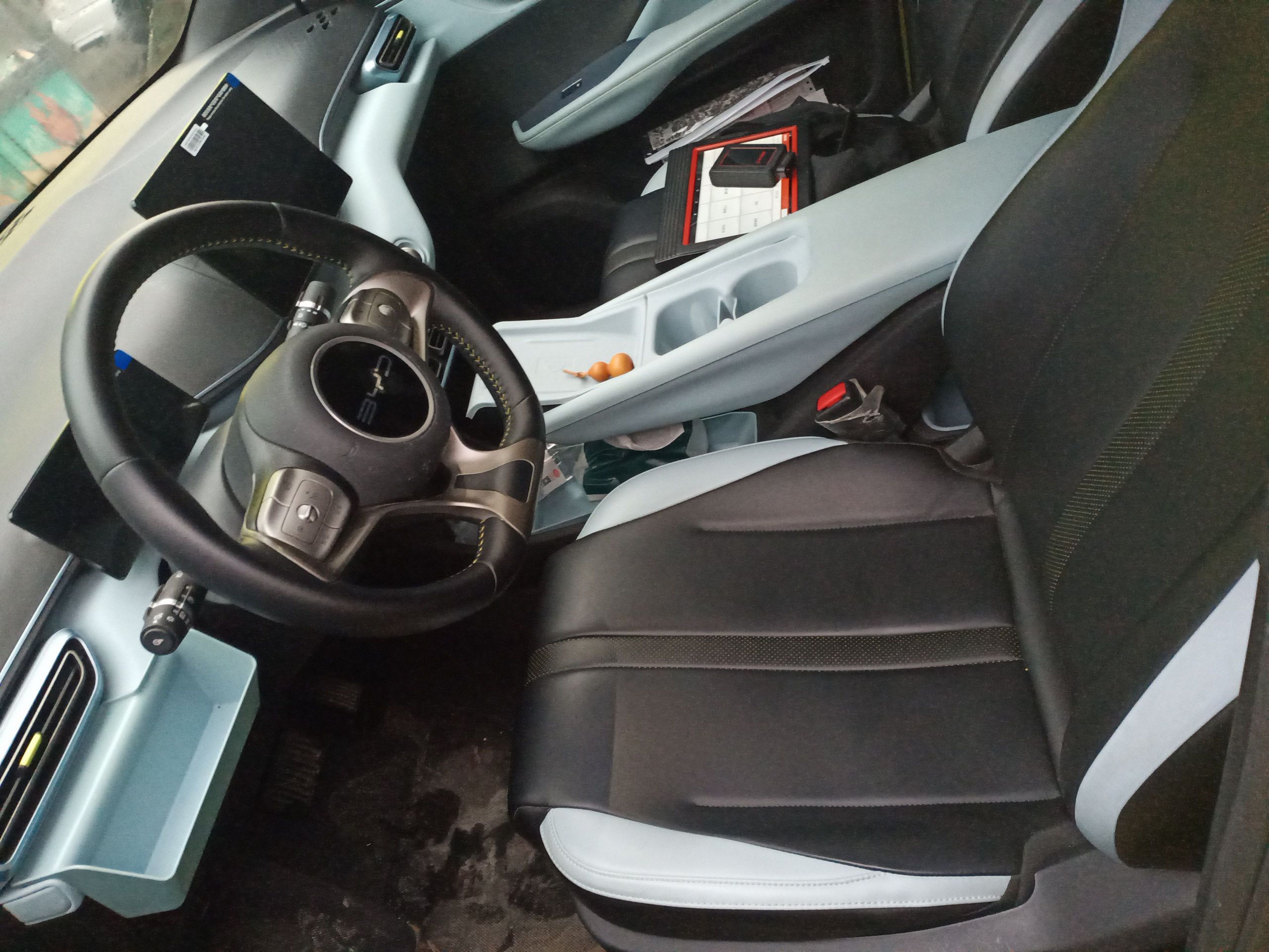 Переднее сиденье в автомобиле