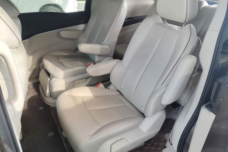 Used Buick GL8 2020 Land Cruiser Executive 652T Luxury Edition with Welfare Features
