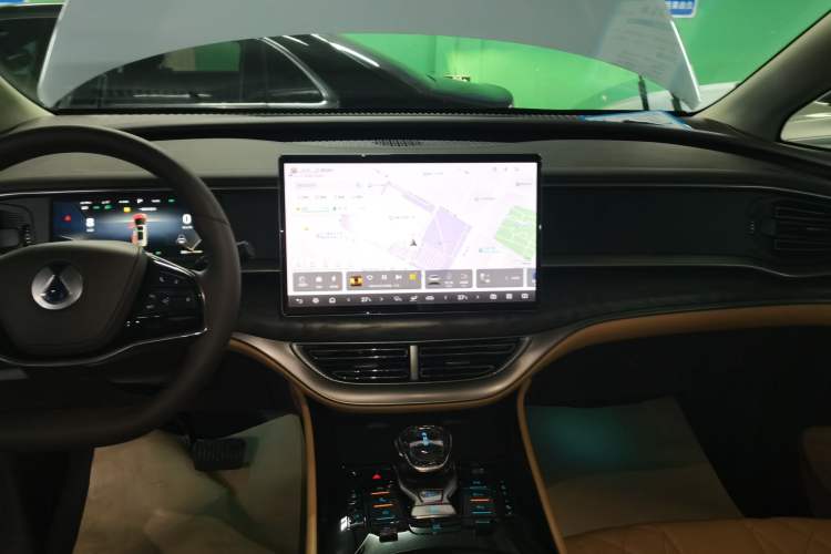 Used Denza D9 2024 DM-i 1050 Luxury Model
