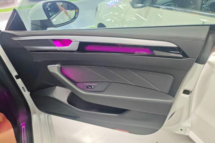 Used Volkswagen FAW-Volkswagen CC 2023 380TSI Striking Edition
