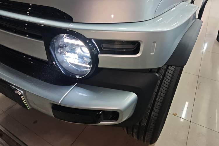 Used  V23 2025 401 Two-Wheel Drive Advanced Edition
