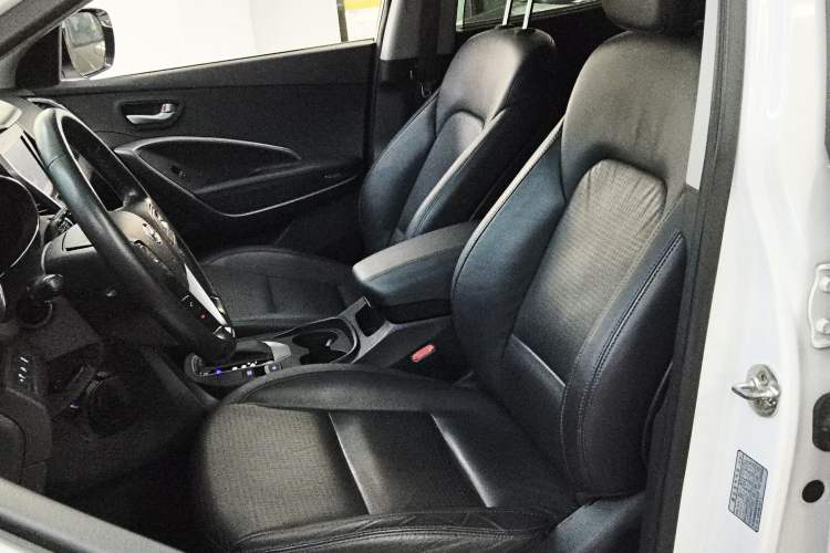 Used Hyundai Santa Fe 2013 2.4L Automatic Two-Wheel Drive Smart Version
