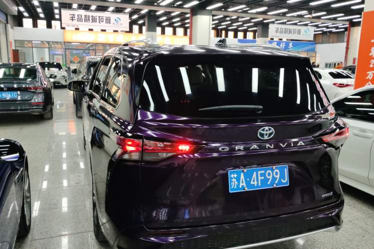 Used Toyota Granvia 2023 2.5L Hybrid Prestige PLUS Edition