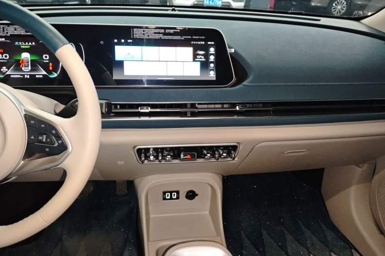 Used ORA Good Cat 2022 Morandi Edition 400km Standard Range Premium Version Lithium Iron Phosphate