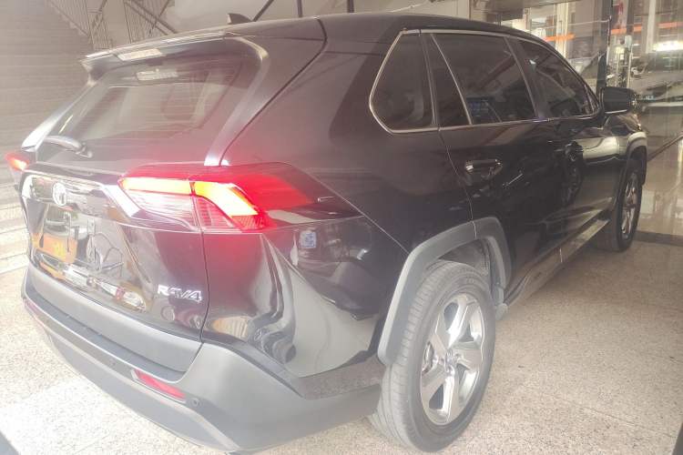 Used Toyota RAV4 2021 2.0L CVT Two-Wheel Drive Fashion Edition
