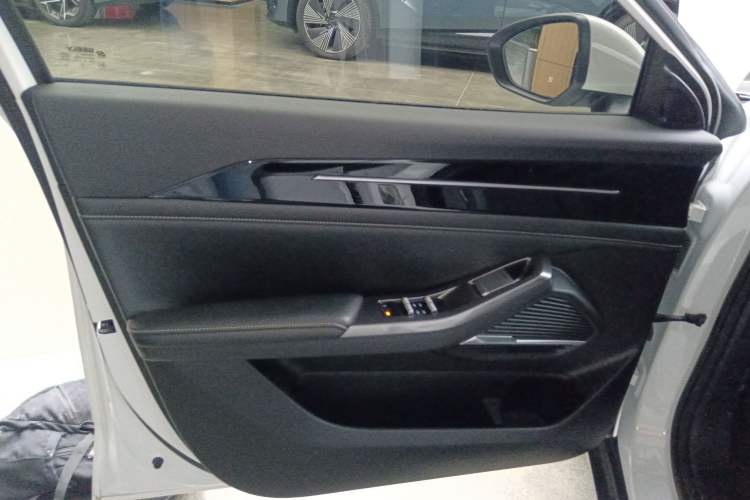 Used  L6 2024 125km PLUS Dragon Edition
