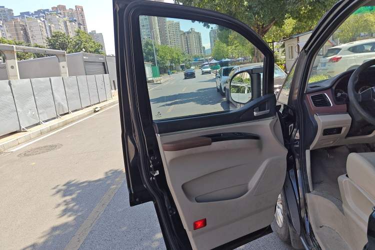 Used FORTHING Lingzhi 2019 M5L 1.6L 7-Seater Luxury Model China VI Standard
