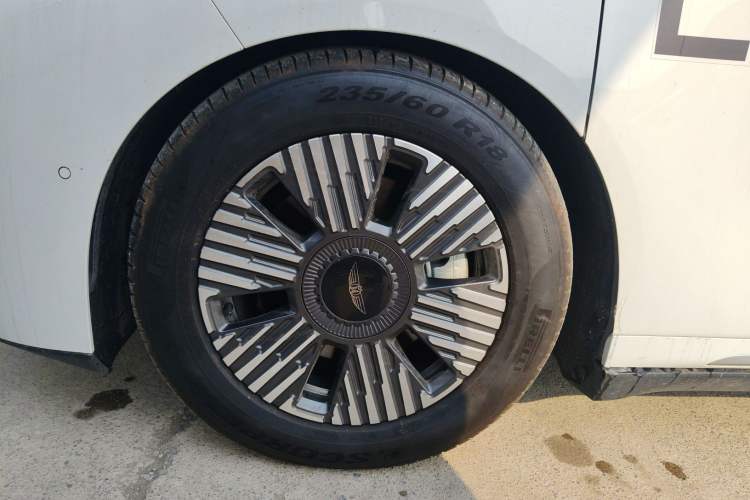 Used  LEVC L380 2024 140-Degree 6-Seater All-Wheel-Drive Ultra