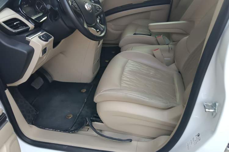 Used Buick GL8 2023 Facelifted Land Cruiser Executive Luxury Version