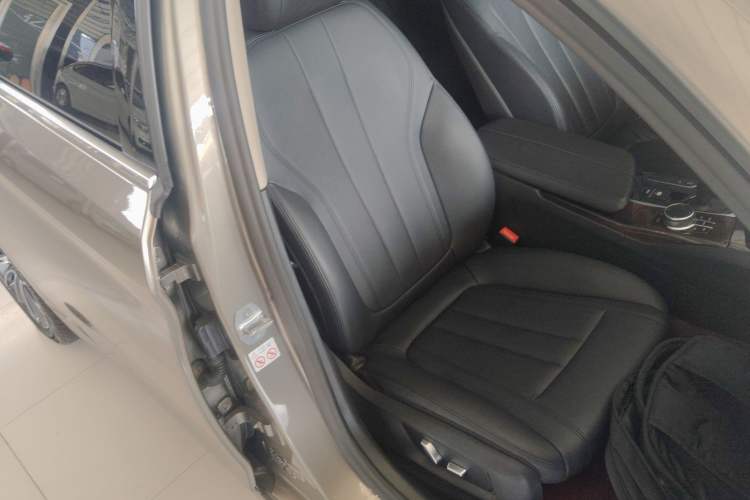 Used BMW 5 Series 2019 Facelifted 525Li Luxury Package
