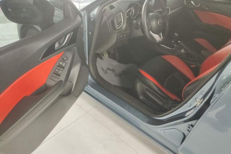 Used Mazda Mazda 3 Axela 2014 Sedan 1.5L Manual Comfort Model