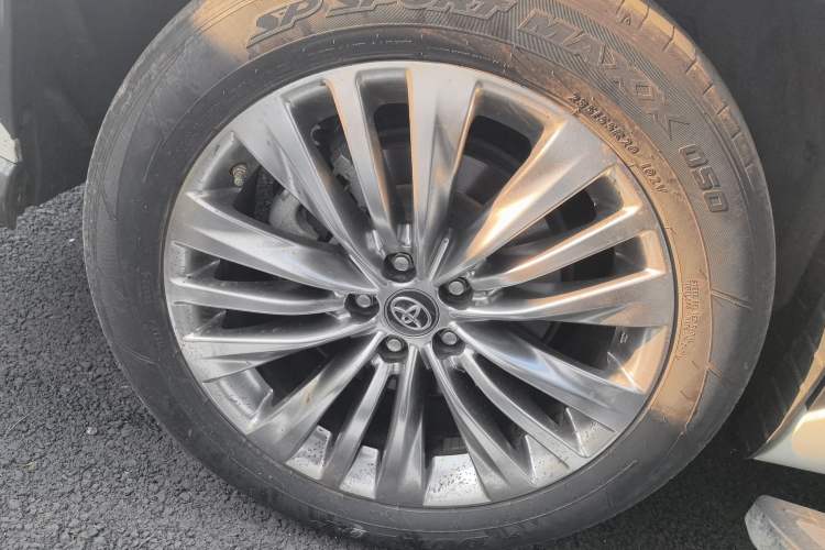 Used Toyota Highlander 2022 Dual-Engine 2.5L Four-Wheel Drive Prestige Version 7 Seats