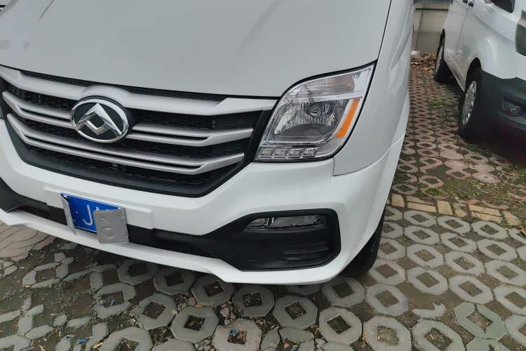 Used SAIC MAXUS Xintu V80 2025 Value Edition Aoyuntong 2.0T Manual Short Wheelbase Mid-Height 127 Ps 5/6 Seats