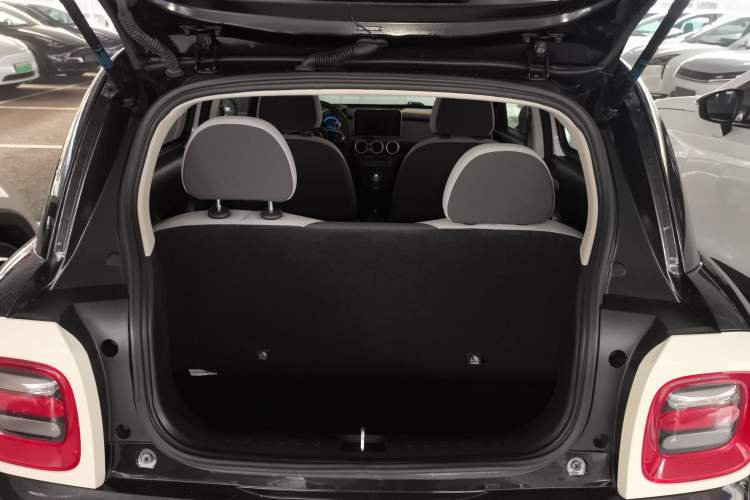 Used ORA Black Cat 2021 301 km Basic Version