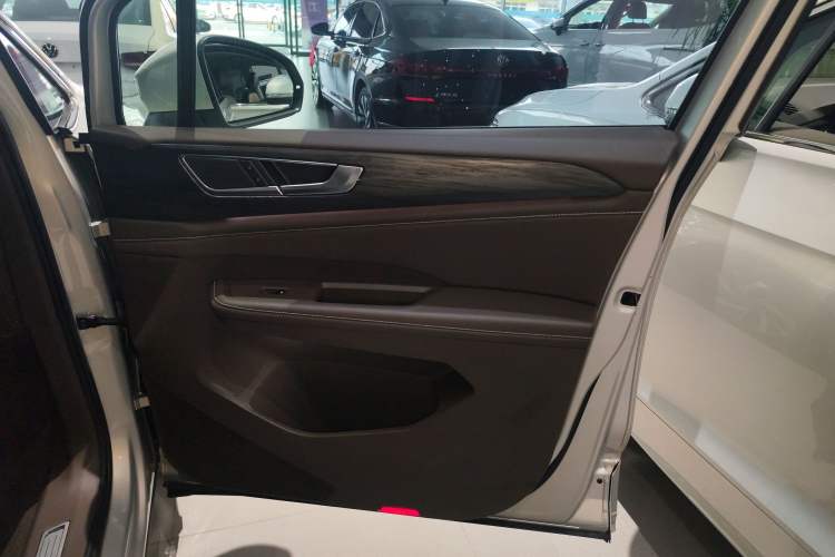 Used Volkswagen Viloran 2024 330TSI Luxury Edition
