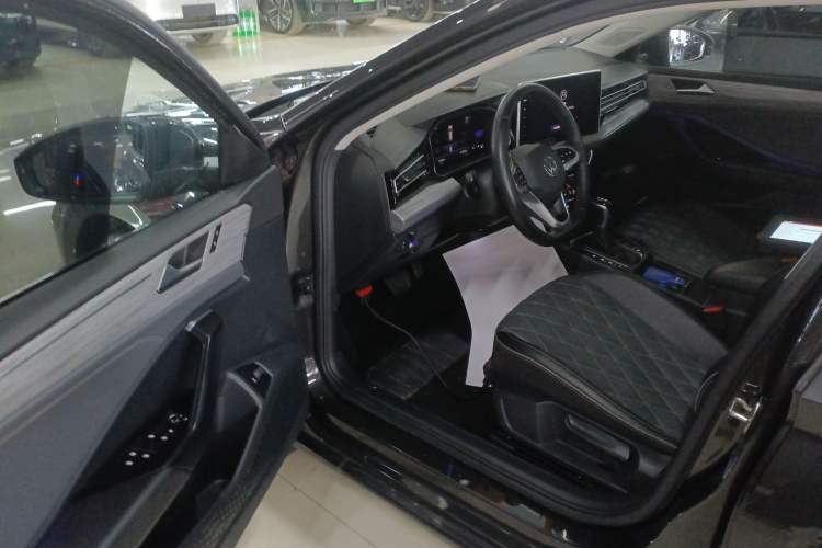 Used Volkswagen Sagitar 2023 200TSI DSG Excellence Edition
