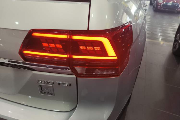 Used Volkswagen Teramont 2019 330TSI Two-Wheel-Drive Luxury Edition China V Standard
