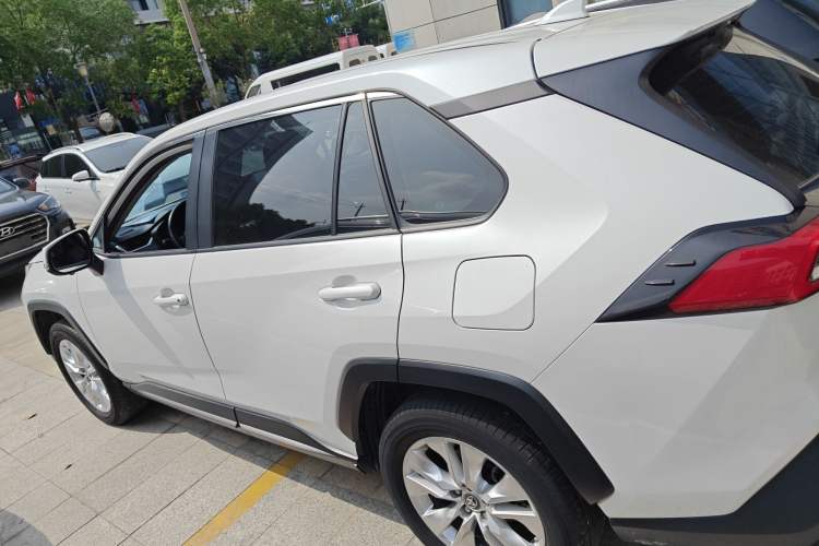 Used Toyota Wildlander 2020 2.0L CVT Two-Wheel Drive Leading Edition
