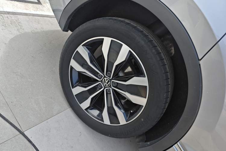 Used Volkswagen Tiguan L 2022 330TSI Automatic Two-Wheel Drive R-Line Enhanced Edition
