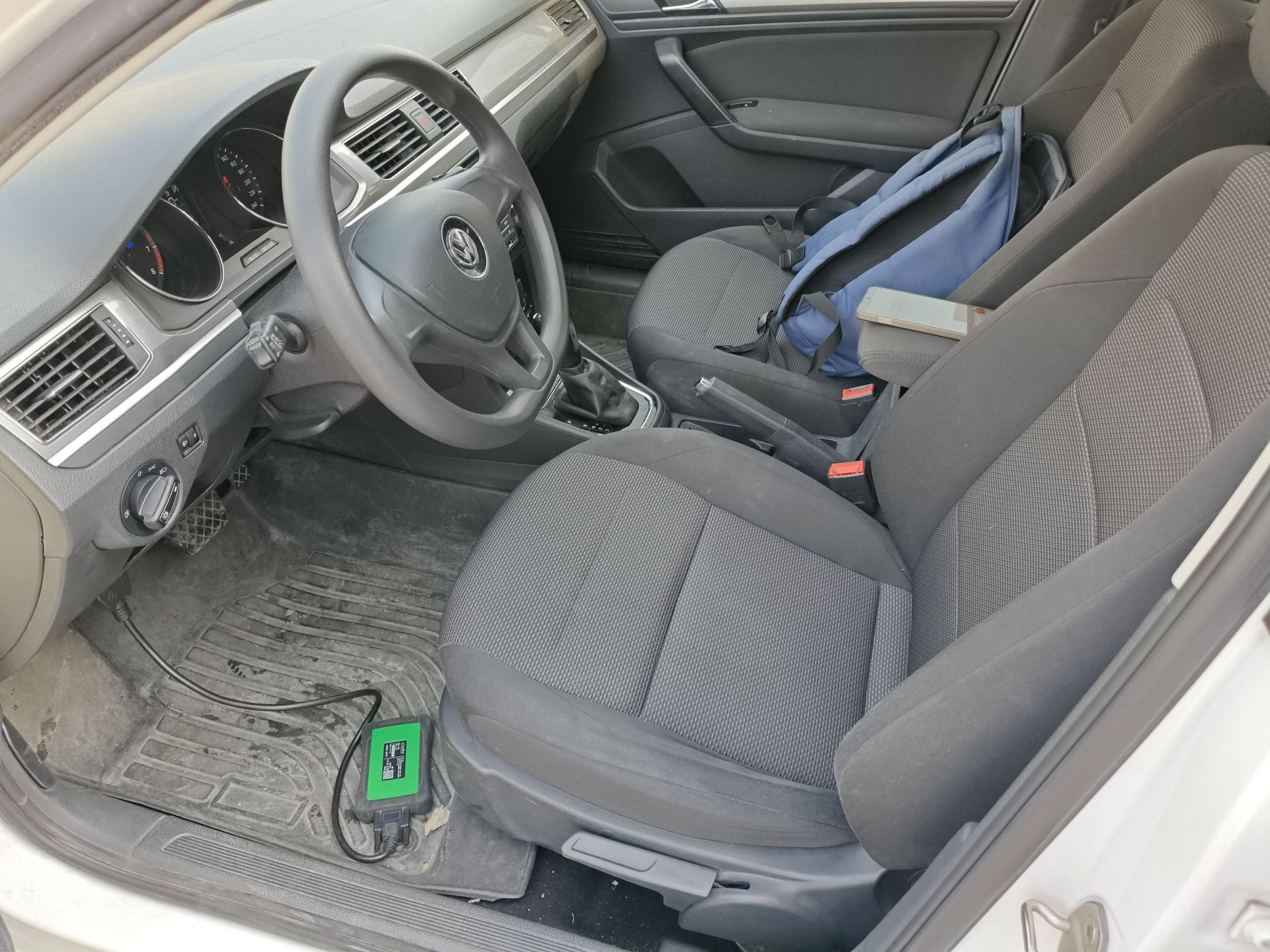 Переднее сиденье в автомобиле