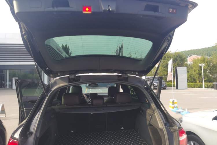 Used Mercedes-Benz GLC 2019 GLC 260 L 4MATIC Dynamic Model
