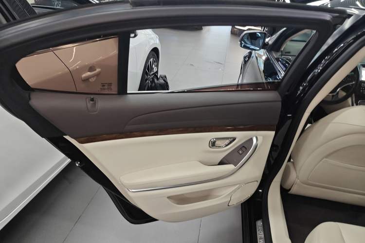 Used Roewe 950 2017 30T Internet Executive Supreme Edition
