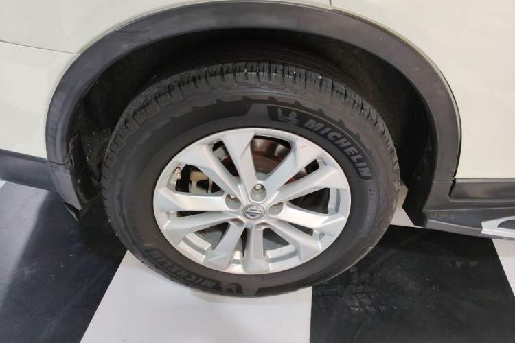 Used Nissan X-Trail 2014 2.5L CVT Leading Edition 4WD
