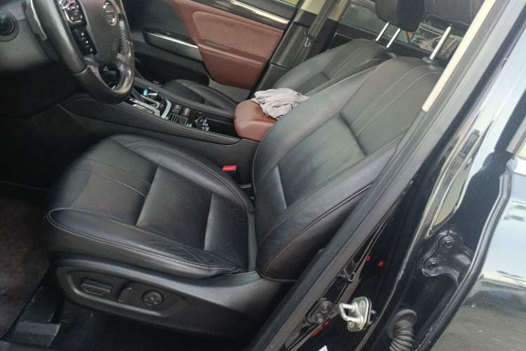 Used GAC Trumpchi GS8 2017 320T Two-Wheel Drive Luxury Smart Connectivity Version (7 Seats)
