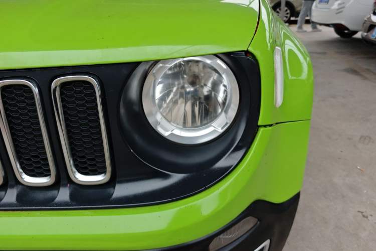 Used  Renegade 2018 Connected Large Screen Version 180T Automatic High-Energy Edition
