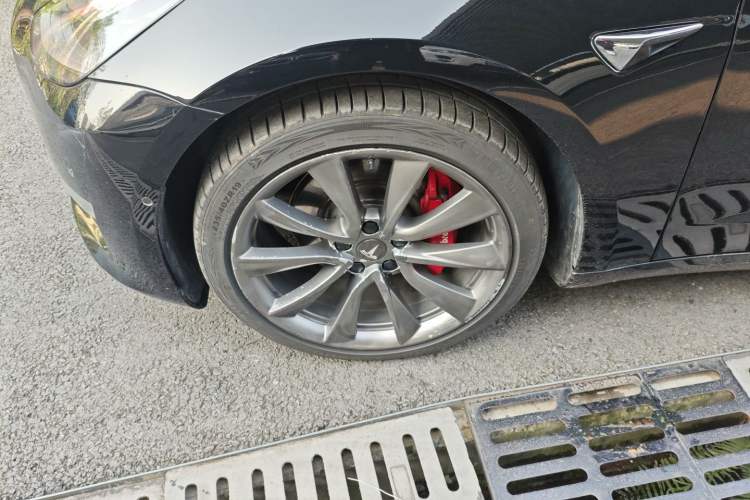 Used Tesla Model 3 2019 Long-Range All-Wheel-Drive Version
