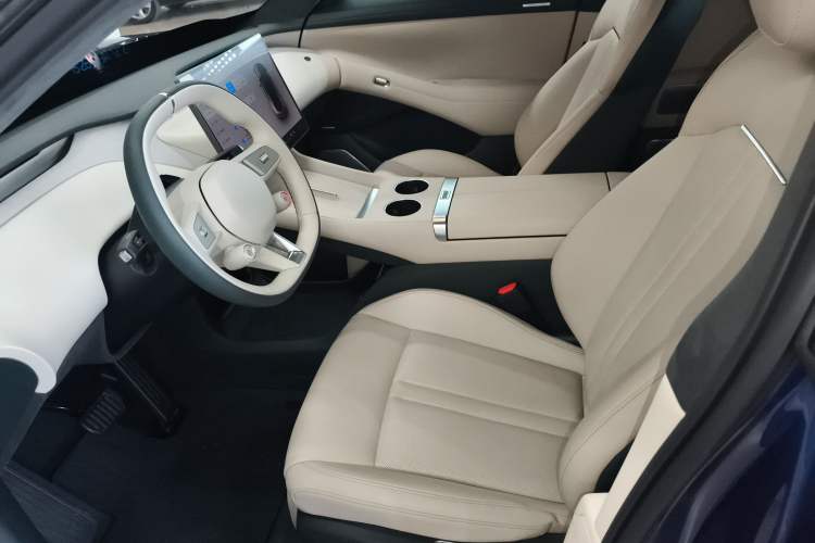 Used  YU7 2025 Ultra-Long Range High-Performance All-Wheel-Drive Max Edition