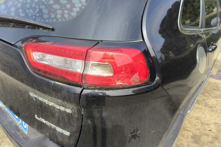 Used  Cherokee 2017 2.0L Superior Edition