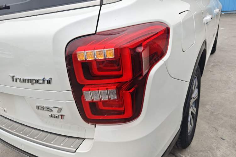 Used GAC Trumpchi GS7 2017 320T Two-Wheel-Drive Luxury Model
