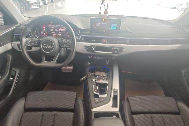 Used Audi A4L 2018 30th Anniversary Edition 40 TFSI Sport Edition
