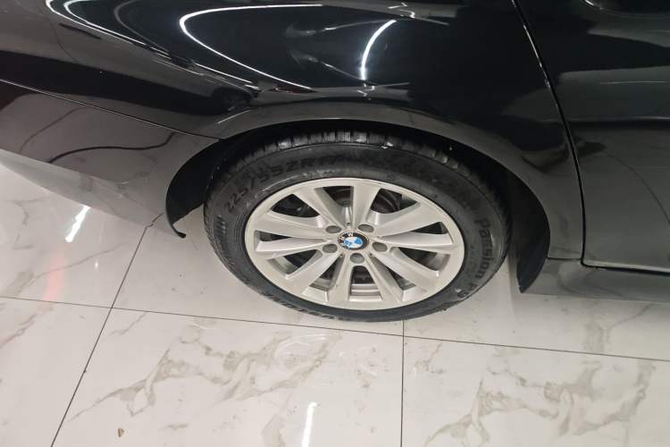 Used BMW 5 Series 2014 520Li Elegant Model
