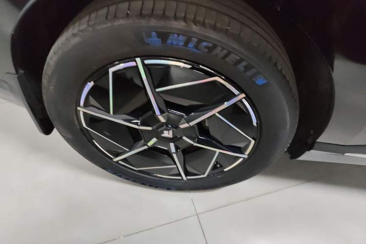 Used  HT 2023 670 Rear-Drive Ultra-High Voltage Version
