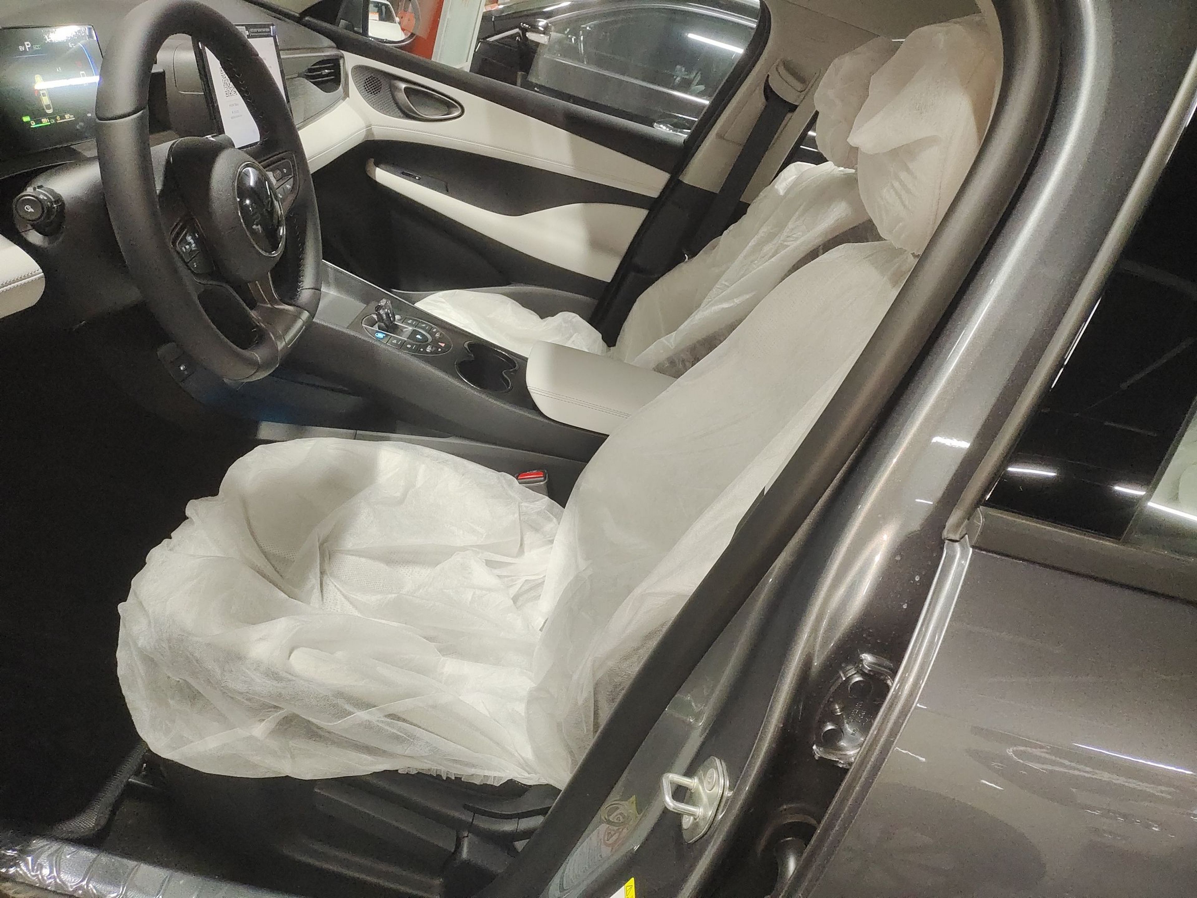 Переднее сиденье в автомобиле