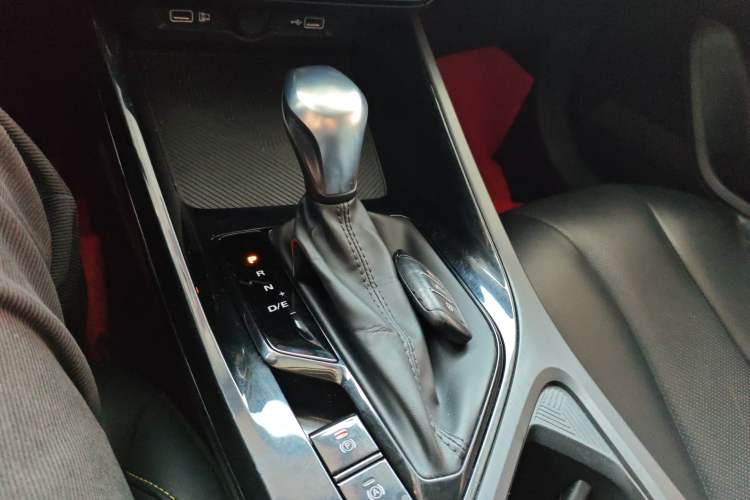 Used Roewe i5 2021 1.5L CVT Black Gold Edition