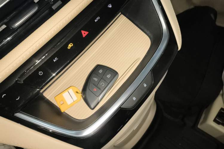 Used Buick GL8 New Energy 2025 Lushang First-Drive Edition 7-Seater
