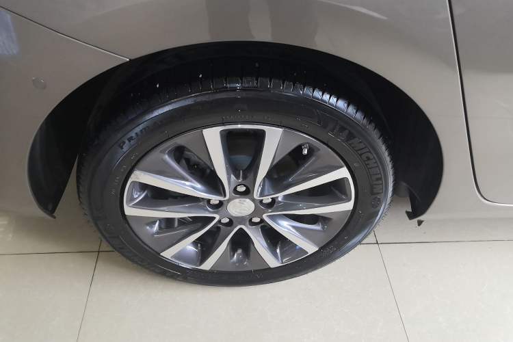 Used Buick GL6 2021 323T Mild Hybrid Connect Prestige Model
