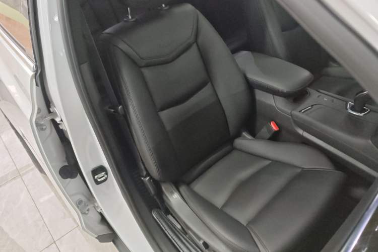 Used Cadillac XT5 2018 25T Tech Model
