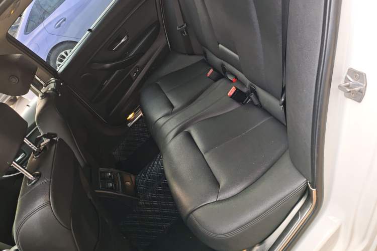 Used BMW 3 Series 2016 320Li Ambition Model
