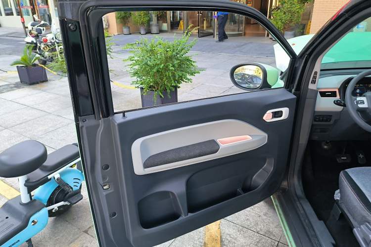 Used Chery QQ Ice Cream 2022 120km Conical Shape Lithium Iron Phosphate
