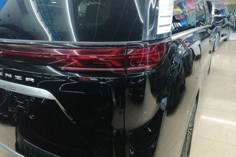 Used Denza D9 2024 DM-i 1050 Luxury Model
