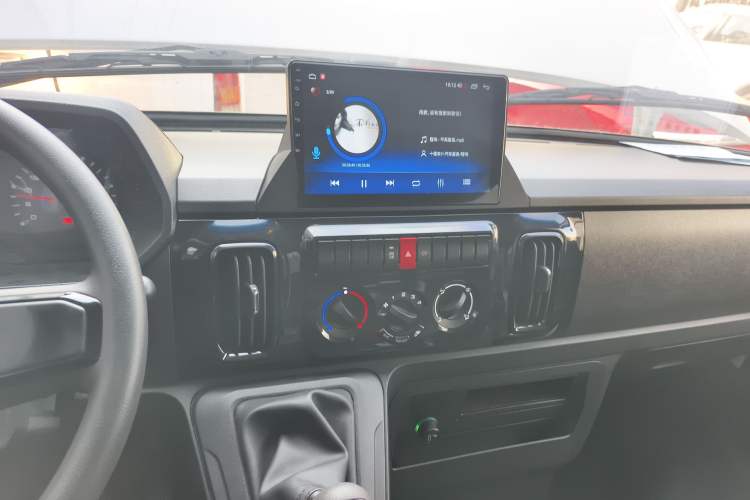 Used Iveco Daily 2023 2.5T A35M1 Short Wheelbase Low-Roof Single-Tire Side-Sliding Door 5-9 Seats
