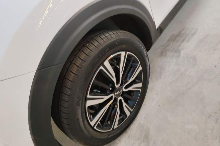 Used Kia kx1 Stonic 2021 1.4L CVT Sunroof Model
