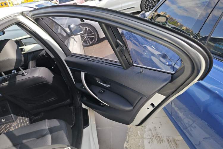 Used BMW 3 Series 2015 328Li xDrive Fashion Model
