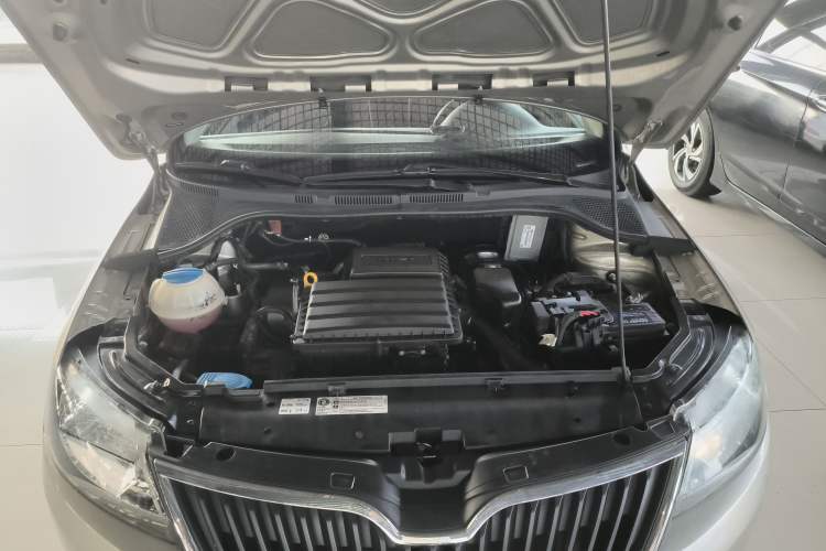 Used Skoda Rapid 2013 1.6L Automatic Smart Selection Model
