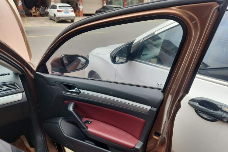 Used Volkswagen Lamando 2017 230TSI DSG Fashion Edition
