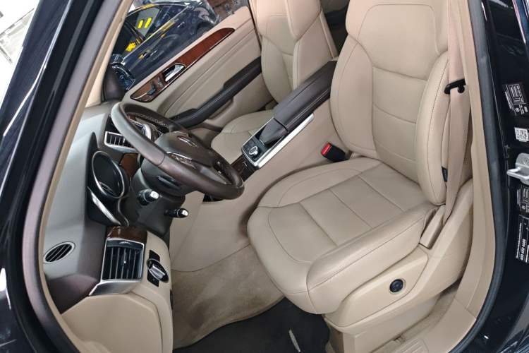 Used Mercedes-Benz M-Class 2015 ML 400 4MATIC Dynamic Model
